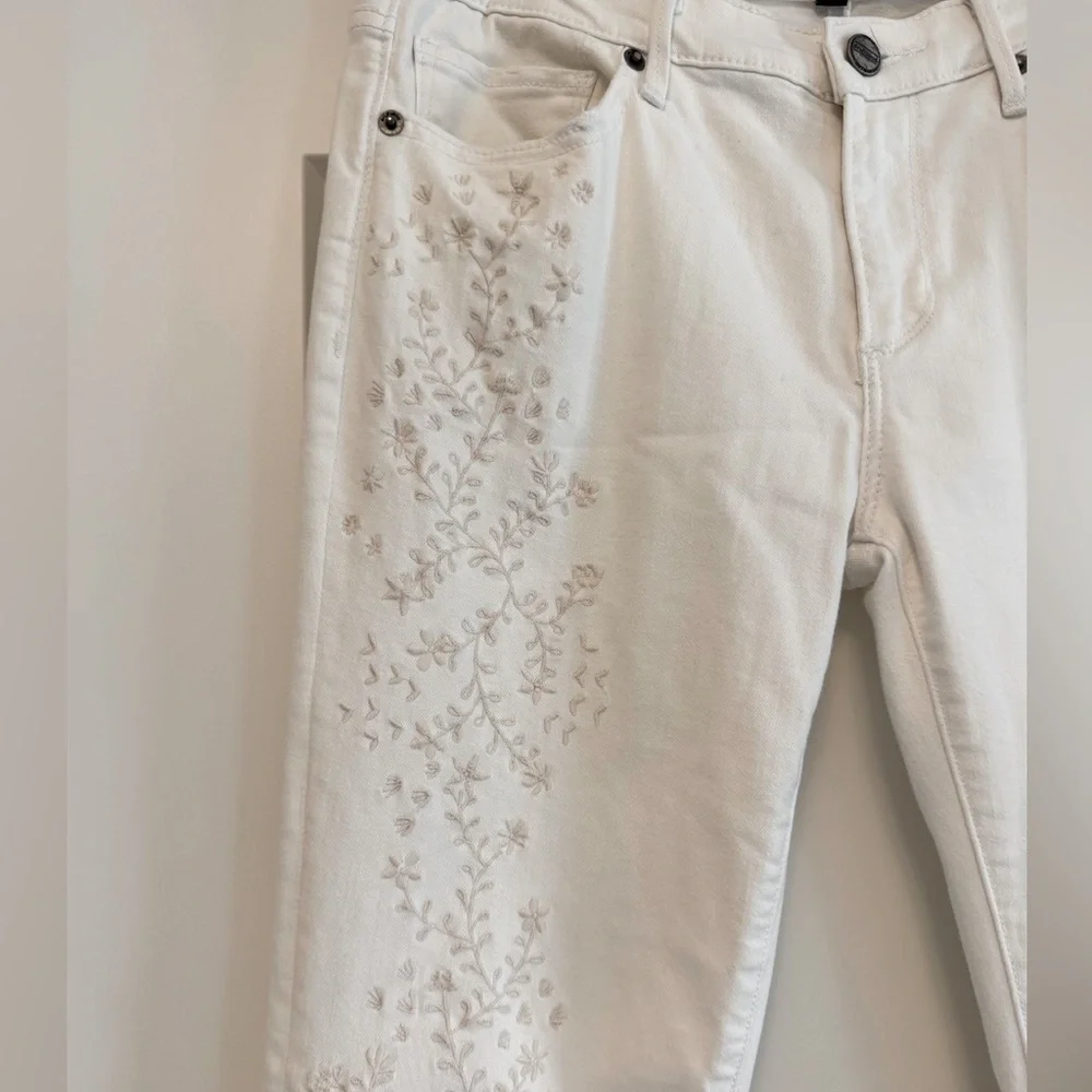 Driftwood White Embroidered Women Jeans - Picture 4 of 5